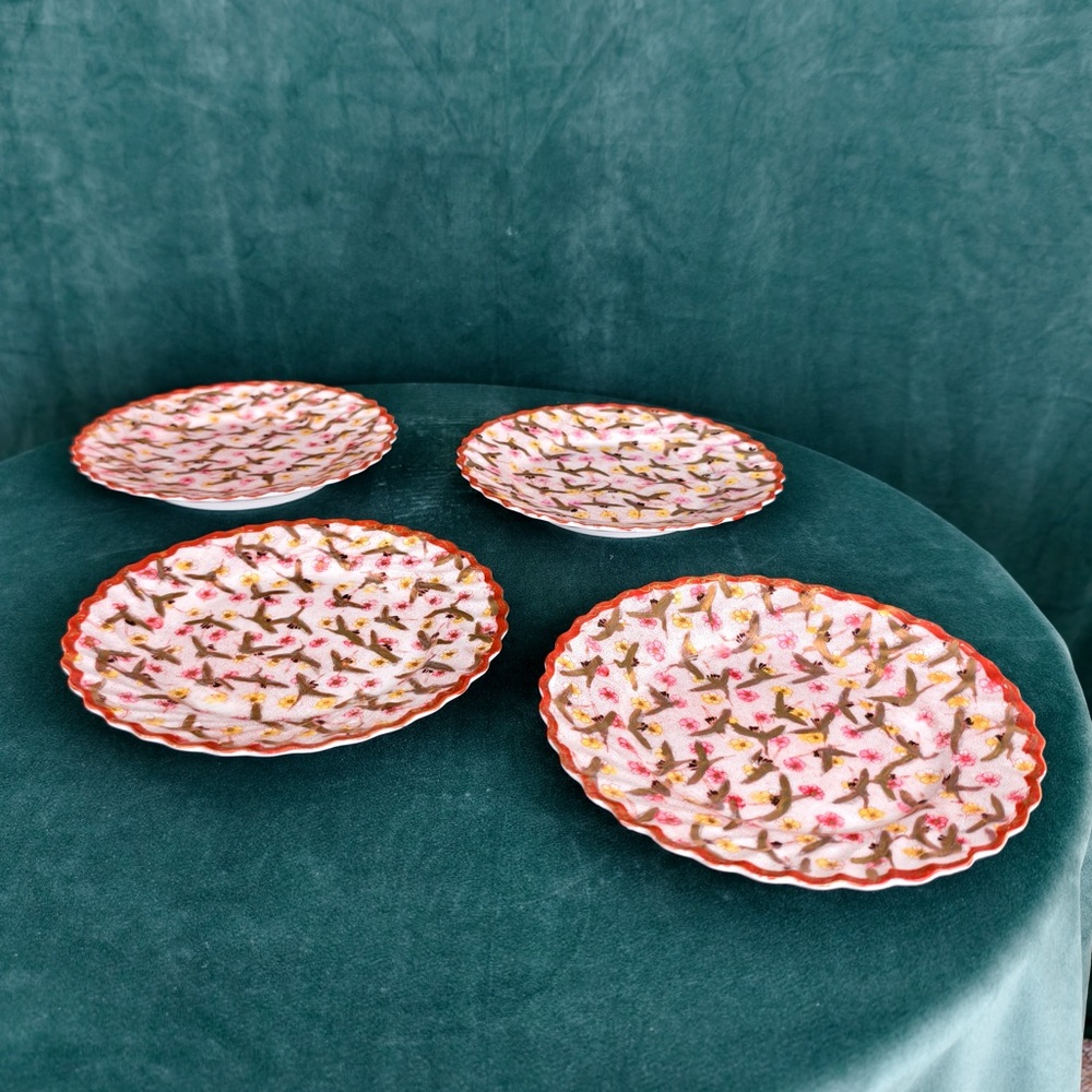 Antique Imari Red and White Crane Painted Plates Set with Gold Finishes